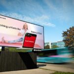 Samsung Campaign Uses Digital Billboard to Hang 3D Foldable Phone