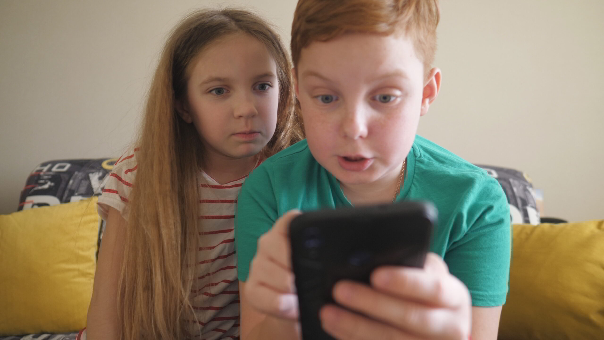 kids watching TikTok