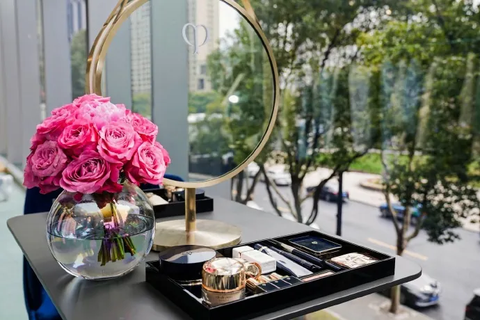 Clé de Peau Beauté Lifestyle Club Image Source: CPB/Weibo