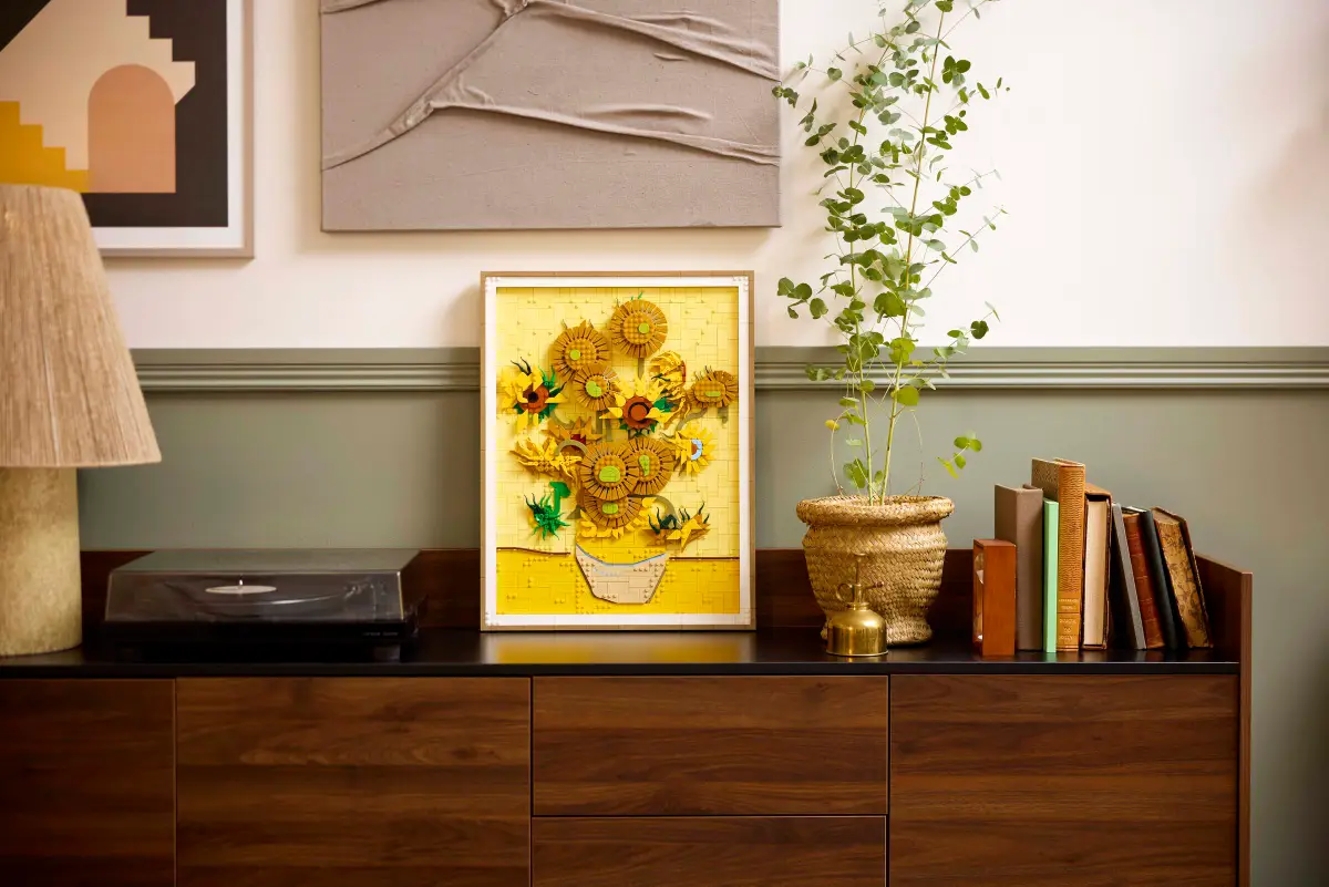 Vincent van Gogh – Sunflowers. Image source: LEGO