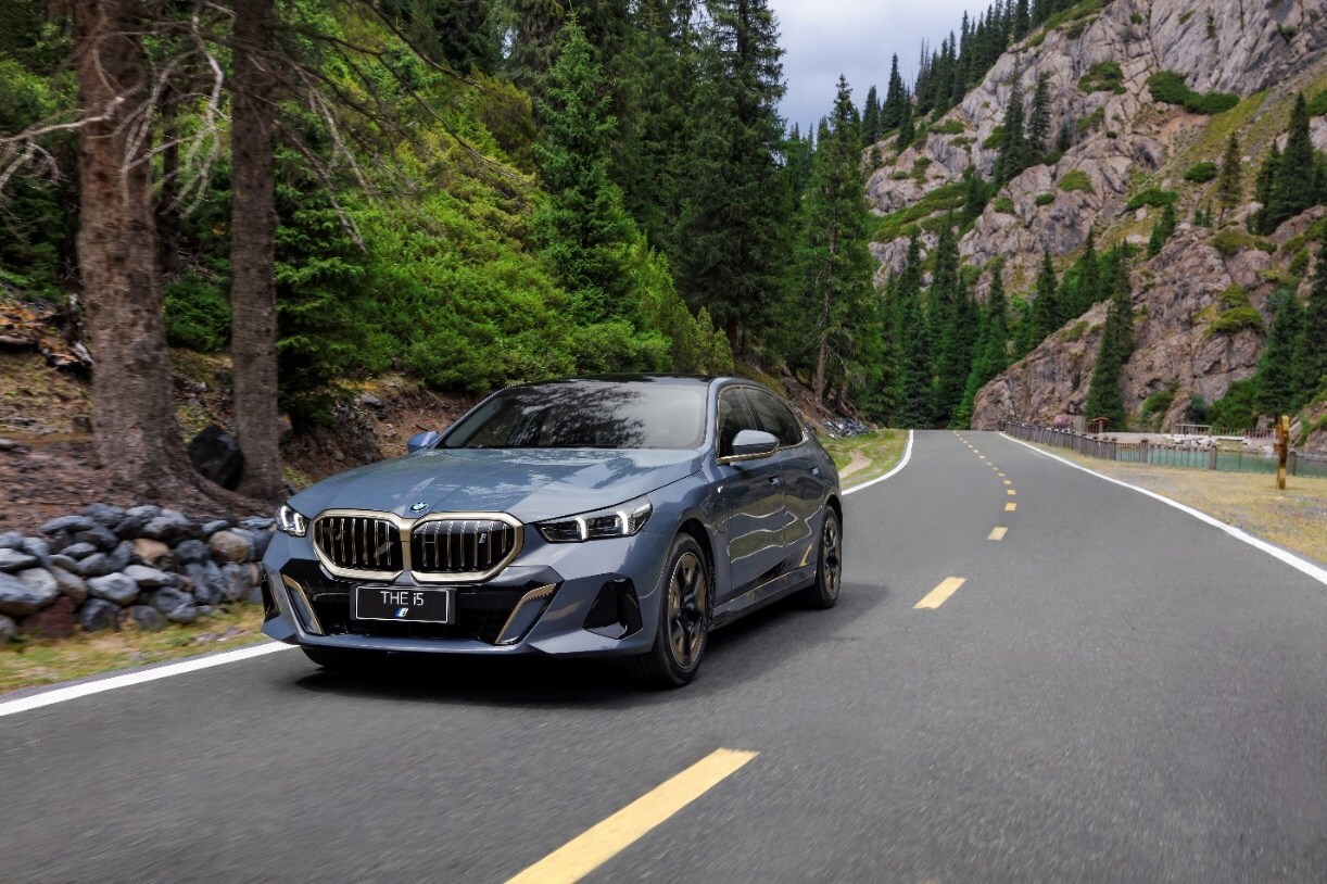 BMW Rolls Out 5 Series with Advanced V2X Technology in China